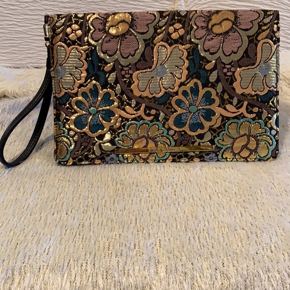 Steven Madden clutch with Kenneth Cole booties. - Picture 11 of 12